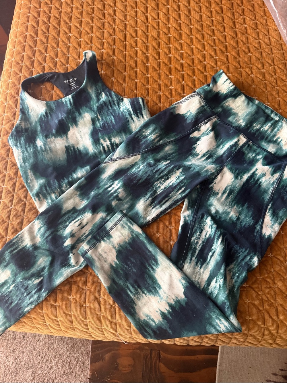 Activewear Set - green & White Printed Sports crop top and Leggings